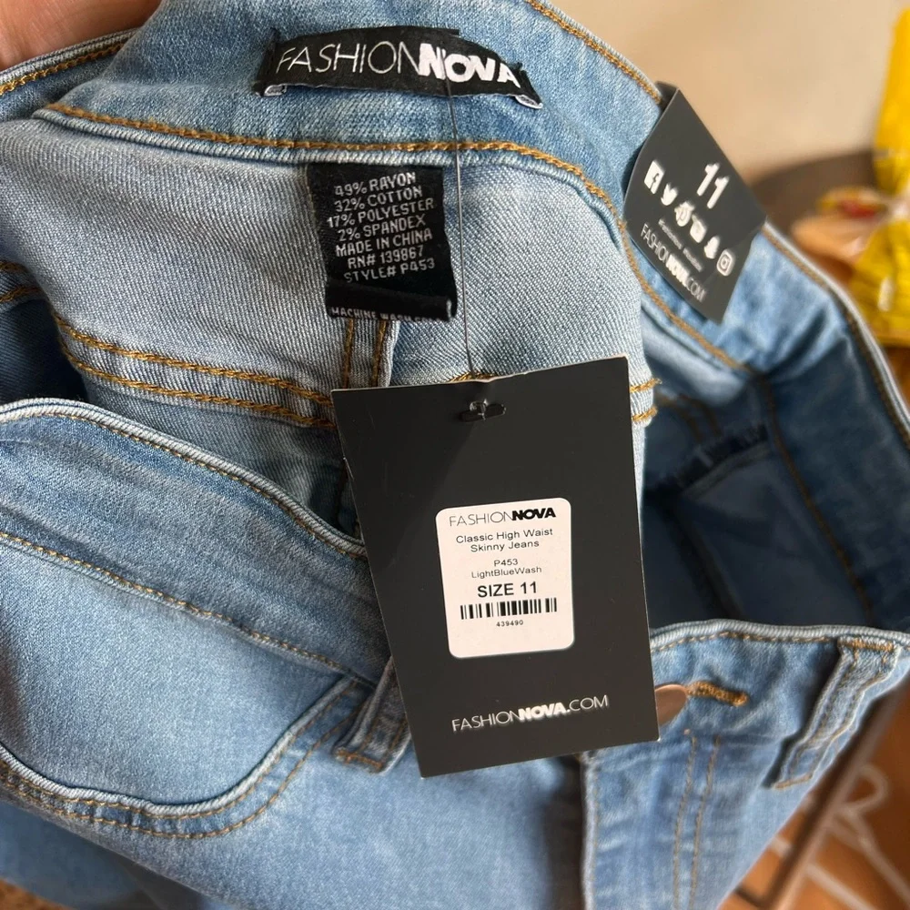 Fashion Nova light wash skinny jeans - Picture 5 of 5